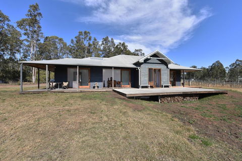The Parson's Vineyard Retreat - Get Amongst The Vineyards In A Historic Home - Redcliffe Tourism 3