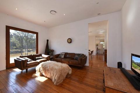 The Parson's Vineyard Retreat - Get Amongst The Vineyards In A Historic Home - Redcliffe Tourism 2