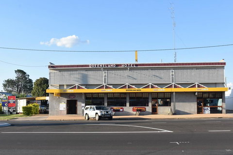 The Queensland Hotel - Redcliffe Tourism 0