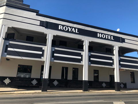 The Royal Hotel, Drouin - Redcliffe Tourism 1