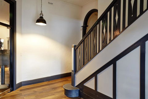 The Royal Hotel, Drouin - Redcliffe Tourism 2