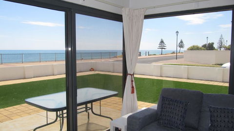 The Somerton Beach Retreat - Redcliffe Tourism 0