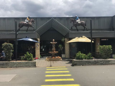 The Sportsman's Hotel - Redcliffe Tourism 0
