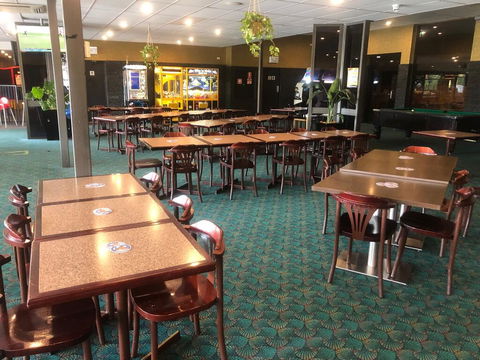 The Sportsman's Hotel - Redcliffe Tourism 3