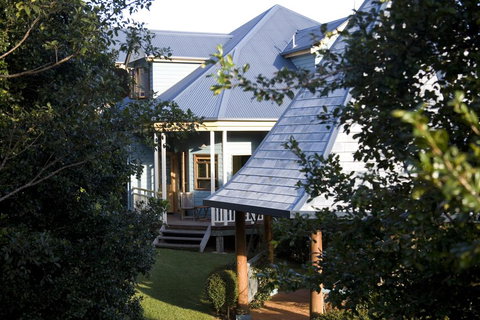 The Spotted Chook And Amelie's Petite Maison - Redcliffe Tourism 1