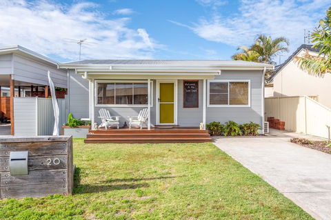 The Surf Shack - Redcliffe Tourism 0