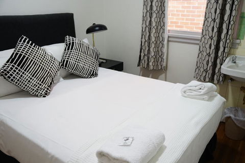 The Tamworth Hotel - Redcliffe Tourism 2