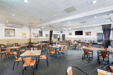 The Union Club Hotel - Redcliffe Tourism 1