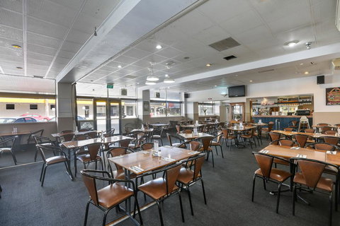The Union Club Hotel - Redcliffe Tourism 2