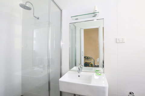 The Union Club Hotel - Redcliffe Tourism 3