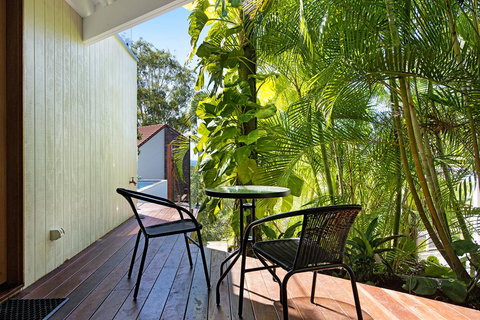THE VIEW, TUGUN - 4 Bedrooms - Sea Views - Private Heated Pool - Redcliffe Tourism 3