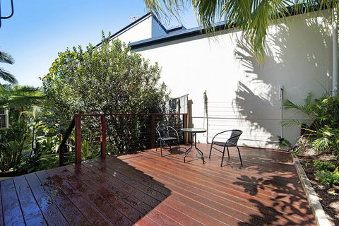 THE VIEW, TUGUN - 4 Bedrooms - Sea Views - Private Heated Pool - Redcliffe Tourism 1