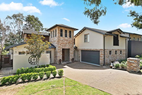The Vintage Manor - Redcliffe Tourism 0