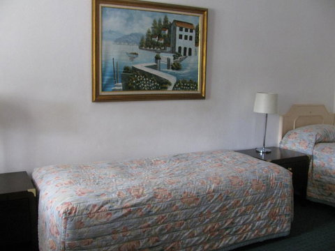 The Wayfarer Motel - Redcliffe Tourism 3