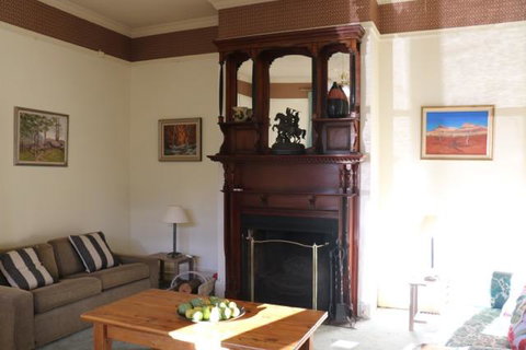 The White House - Redcliffe Tourism 3