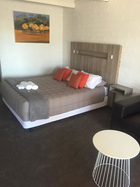 Thomas Lodge Motel - Redcliffe Tourism 0