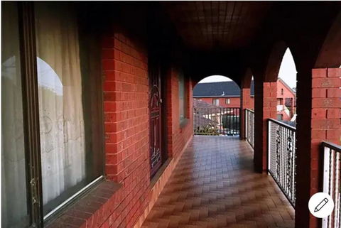 Thomastown Antique House Room 1 - Redcliffe Tourism 2
