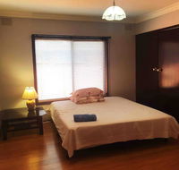 Thomastown antique house room 1 - Redcliffe Tourism