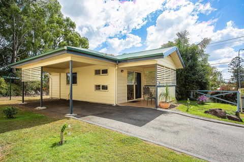 Tiaro Tourist Stopover - Redcliffe Tourism 1