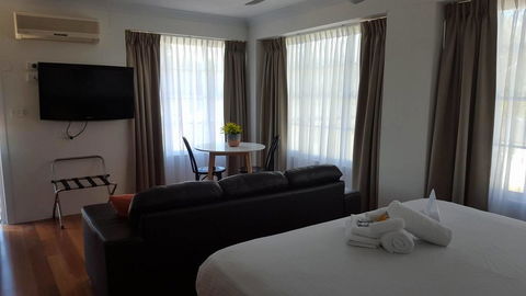Timbertown Resort And Motel - Redcliffe Tourism 2