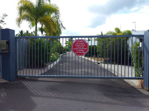 Tin Can Bay Marina Villas - Redcliffe Tourism 3