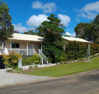 Tinaroo Sunset Retreat - Redcliffe Tourism