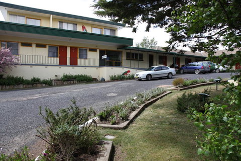 Titania Motel - Redcliffe Tourism 1