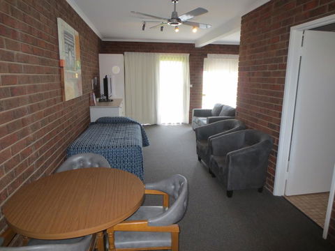 Tocumwal Golf Resort - Redcliffe Tourism 1