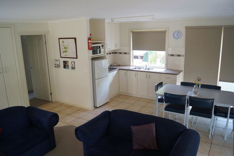 Tooleybuc River Retreat Villas - Redcliffe Tourism 1