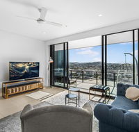 Top Floor 3 Bed Apartment with Million Dollar Views - Redcliffe Tourism