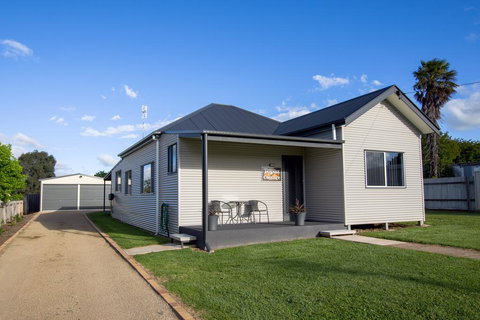 Topaz Cottage - Redcliffe Tourism 0