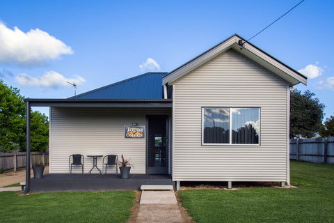 Topaz Cottage - Redcliffe Tourism 1