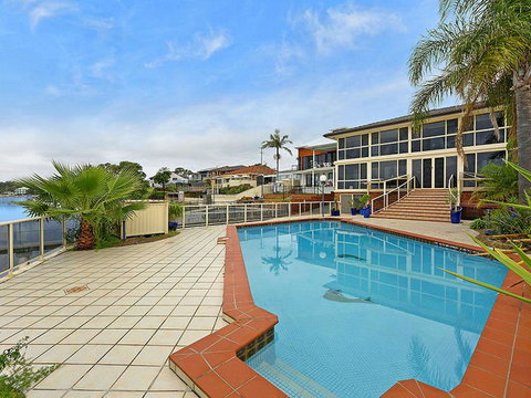 Toukley Waterfront House - Redcliffe Tourism 2