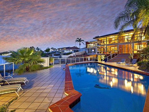 Toukley Waterfront House - Redcliffe Tourism 0