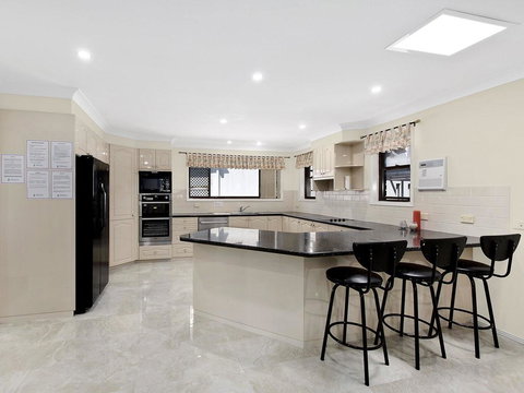 Toukley Waterfront House - Redcliffe Tourism 3