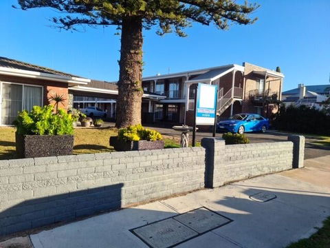 Town House Motor Inn - Redcliffe Tourism 2