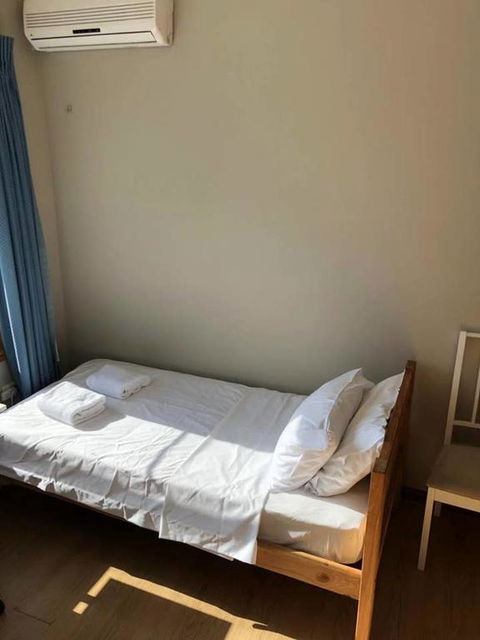 Traveler's Affordable Studio Unit (Beverly Hills) - Redcliffe Tourism 3