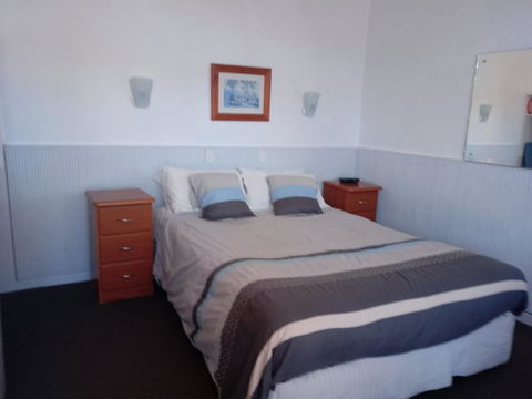 Travellers Rest Motel - Redcliffe Tourism 3