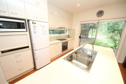 Trial Bay Eco Lodge 2 Pandanus - Redcliffe Tourism 3