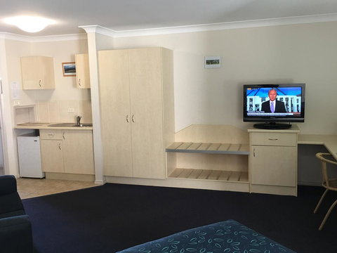 Tuckerbox Motor Inn - Redcliffe Tourism 2