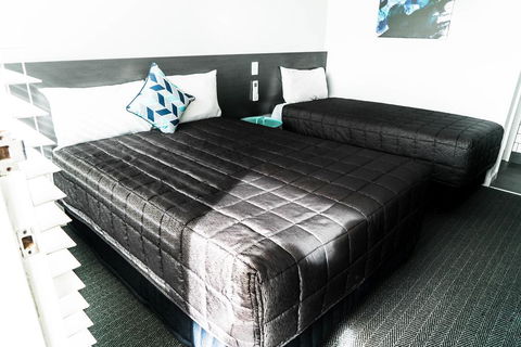 Twin Willows Hotel - Redcliffe Tourism 2