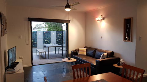 Two Bedroom Garden Apartment - Redcliffe Tourism 1