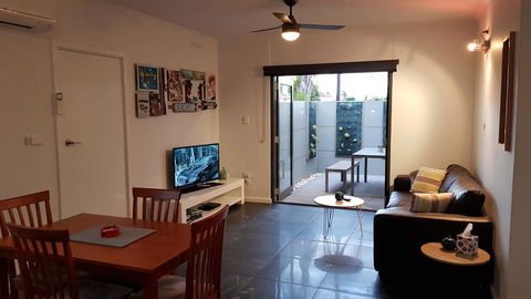 Two Bedroom Garden Apartment - Redcliffe Tourism 2