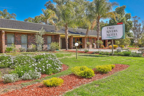 Two Rivers Motel - Redcliffe Tourism 0
