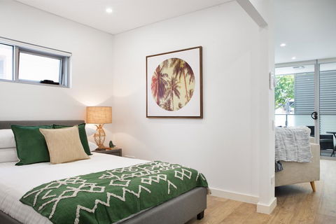 Ultra Modern Studio Suite With Balcony Near Shops - Redcliffe Tourism 0
