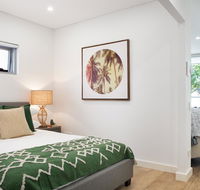 Ultra Modern Studio Suite with Balcony Near Shops - Redcliffe Tourism