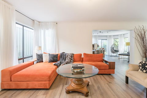 ULTRA SPACIOUS STYLISH HOME IN PRESTONS - SYDNEY - Redcliffe Tourism 0