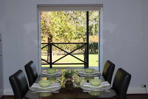 Upper Reach Spa Cottage - Redcliffe Tourism 2