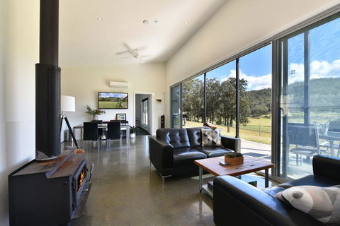 Valle Laguna - Redcliffe Tourism 0
