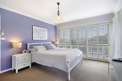 Valley View Bed And Breakfast - Redcliffe Tourism 0